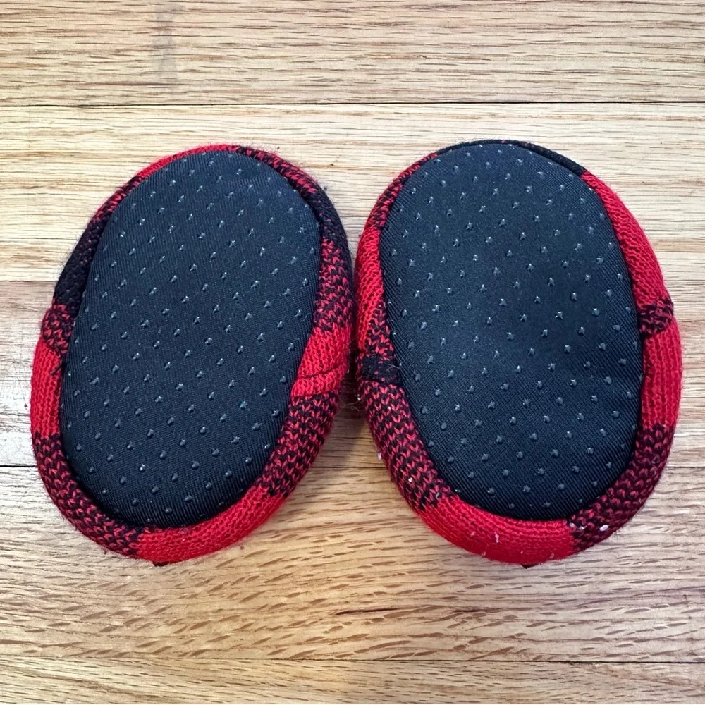 Dearfoams Red and Black Buffalo Plaid Baby Bear Slippers size 3-6 months